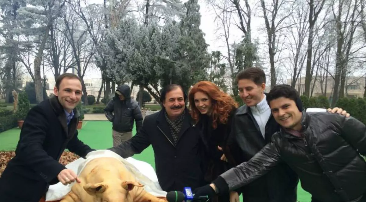 MĂMĂLIGĂ, CARNE LA CEAUN ŞI ŢUICĂ FIARTĂ, DISTRACŢIE ASIGURATĂ! AŞA A PETRECUT CRISTINA SPĂTAR! | FOTO