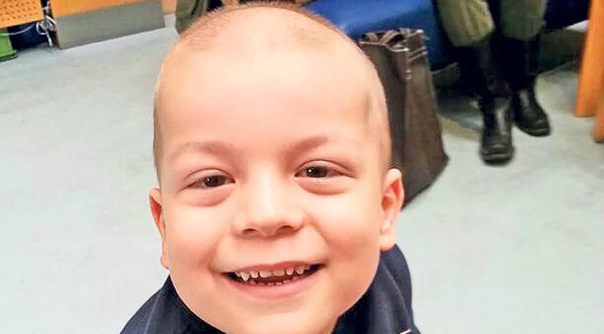 De Crăciun, hai să facem o minune pentru Cătălin! O viaţă de copil costă 27.000 €