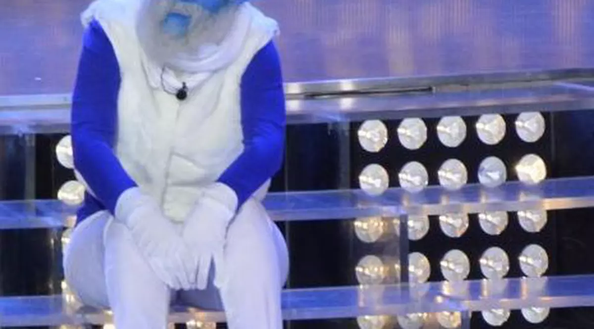 Papa Ştrumf ARE CHILOŢI TANGA ROŞII. Tu GHICEŞTI cine este PERSONAJUL?