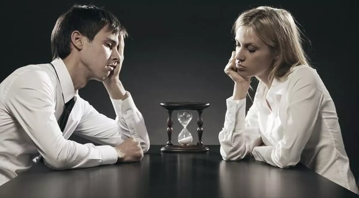 Vrea să divorțeze? Află motivul!