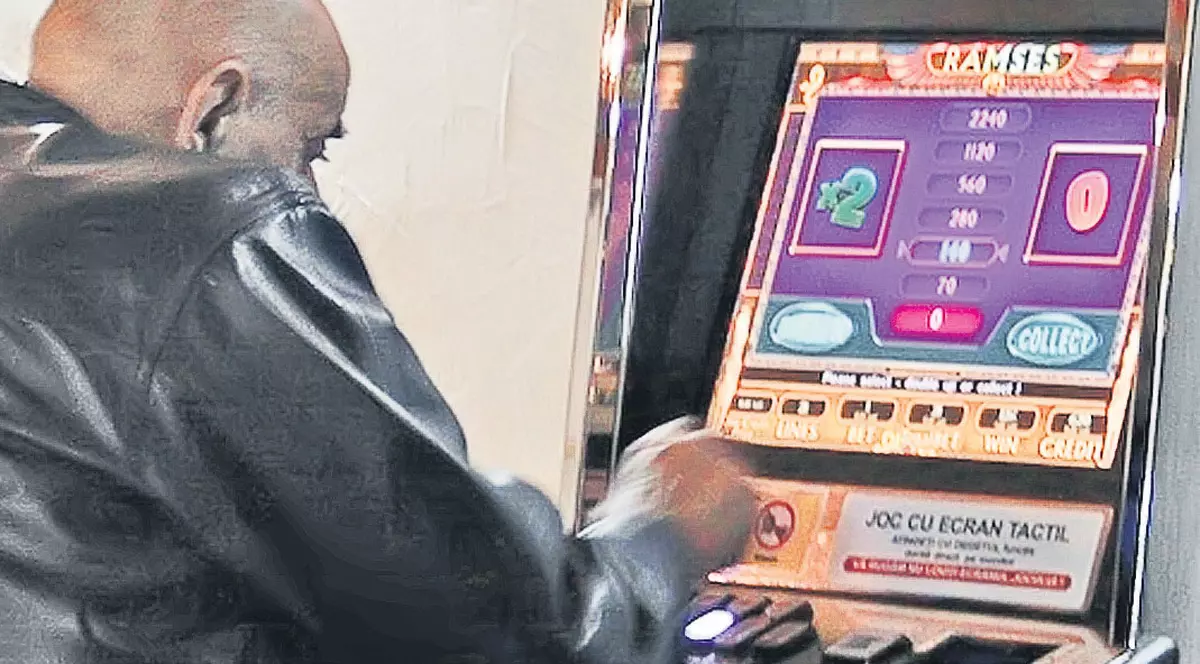 Proiect de lege ce îi va supăra pe foarte mulţi dintre români: Interzis la "păcănele"