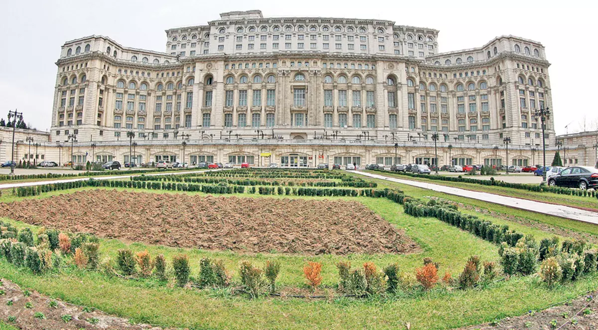 Palatul Parlamentulului angajează 17 ghizi
