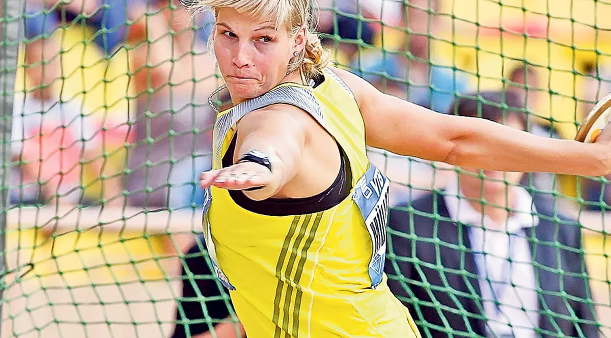 Lesbiana Nadine Müller are nevoie de ajutorul bărbaţilor! Caută spermă pentru soţia ei