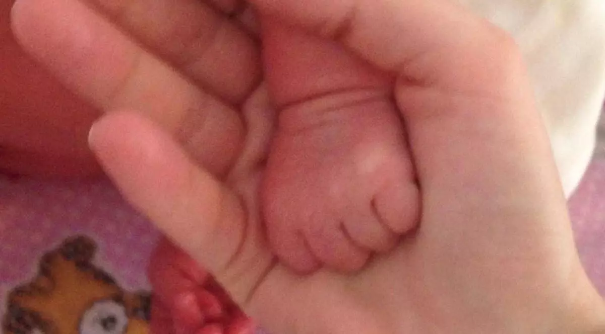 CA FETELE. Alina Sorescu şi fetiţa ei, într-o ATINGERE EPICĂ | FOTO