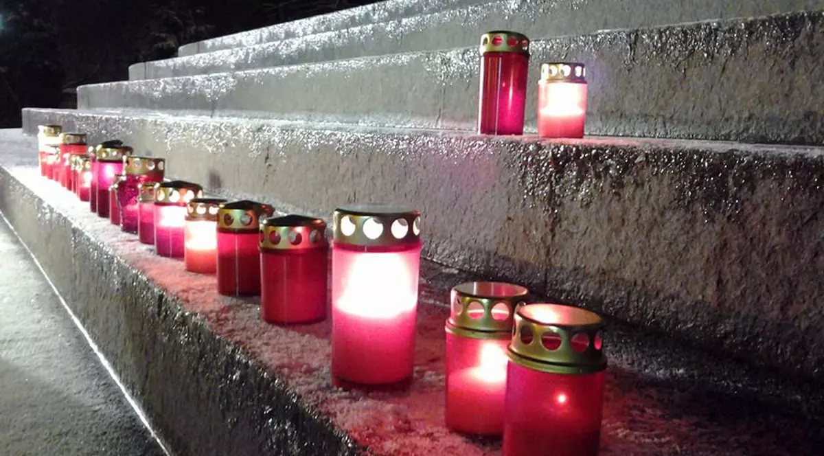 Timişorenii AU ÎNFRUNTAT VISCOLUL şi au APRINS SUTE DE CANDELE, spunând "RESPECT, AURA ION" | FOTO