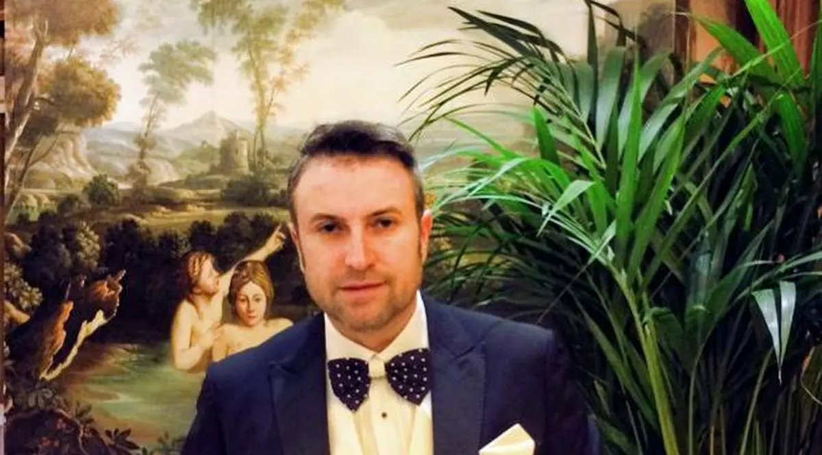 AMINTIRILE ÎI CHINUIESC! Cătălin Botezatu, ÎN IPOSTAZE TANDRE alături de FOSTA LOGODNICĂ, ACUM CĂSĂTORITĂ, înainte de Revelion. FOTO