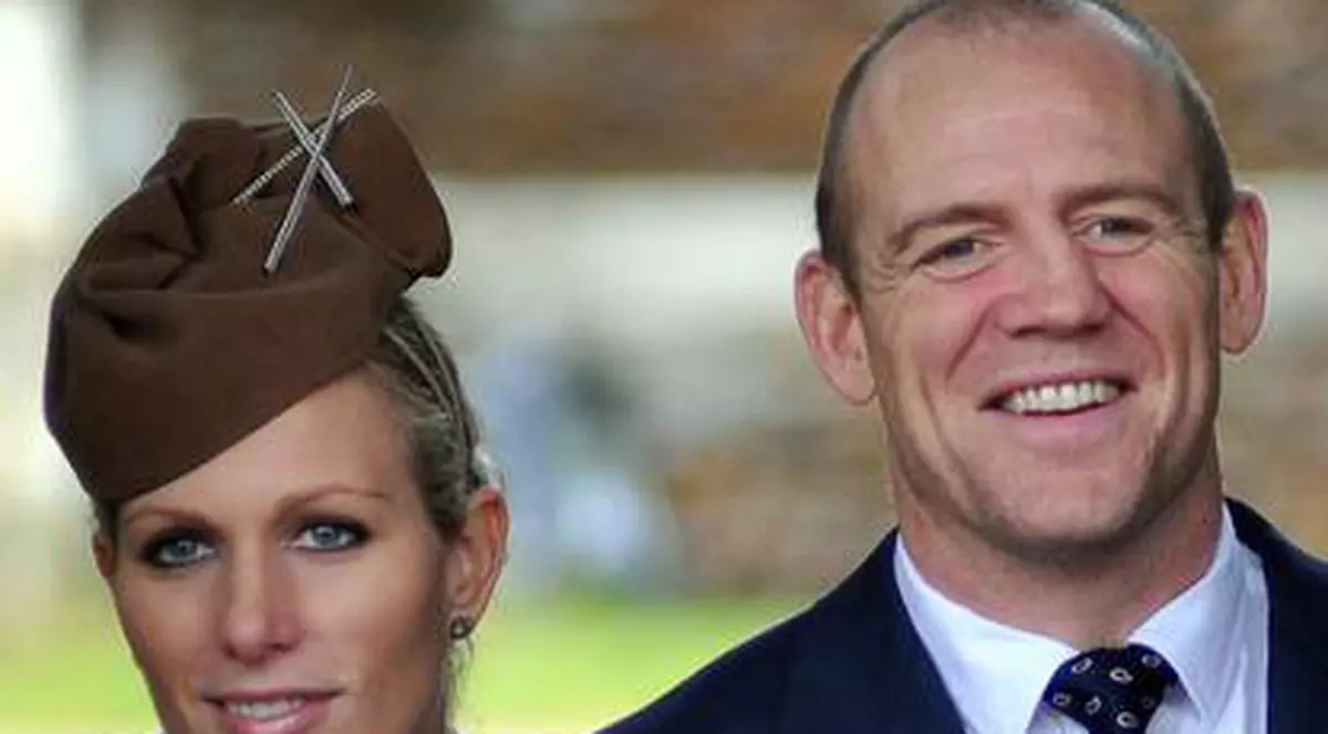 Regina Elisabeta a II-a a devenit străbunică! Nepoata ei, Zara Philips, a născut o fetiţă!