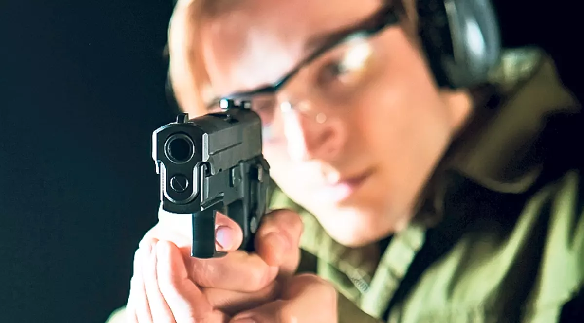 Vrei armă neletală? Te duci la poligon să faci cursuri