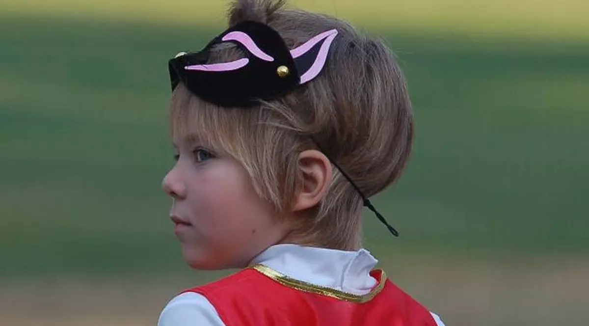 IMAGINEA CARE VA  EMOŢIONA ÎNTREAGA ŢARĂ: Albert IOVAN, jucându-se cu un avion | FOTO