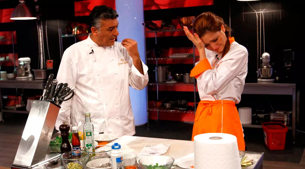 La Top Chef, semifinaliştii gătesc cu „mâinile la ochi”