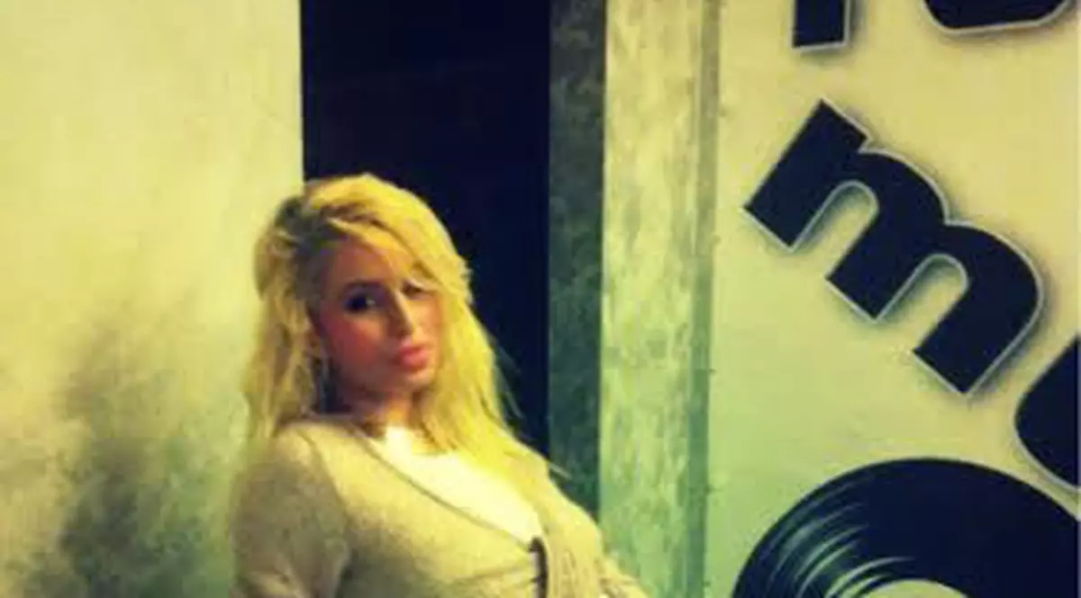 RAISA, colega de studio a lui NICOLE CHERRY, este ÎNSĂRCINATĂ ÎN LUNA A OPTA! 