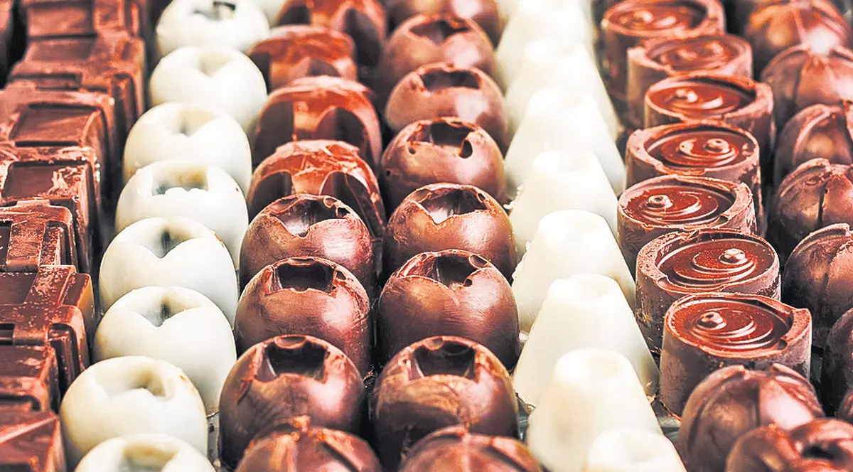 În comă alcoolică de la bomboane! Un adolescent de 15 ani a consumat un kg de dulciuri cu lichior