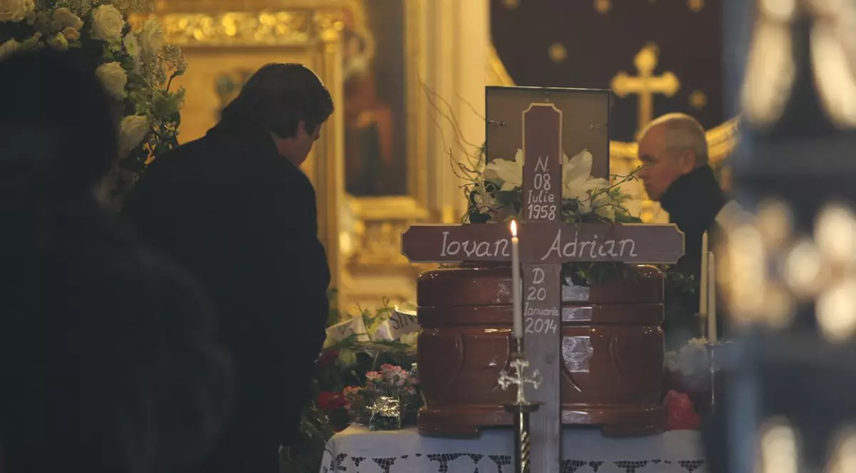 Primele imagini de la capela unde este depus trupul lui Adrian IOVAN! | FOTO