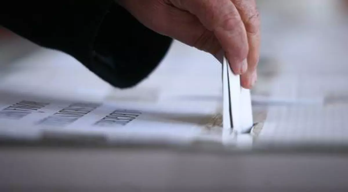 primarii să fie aleși în două tururi de scrutin