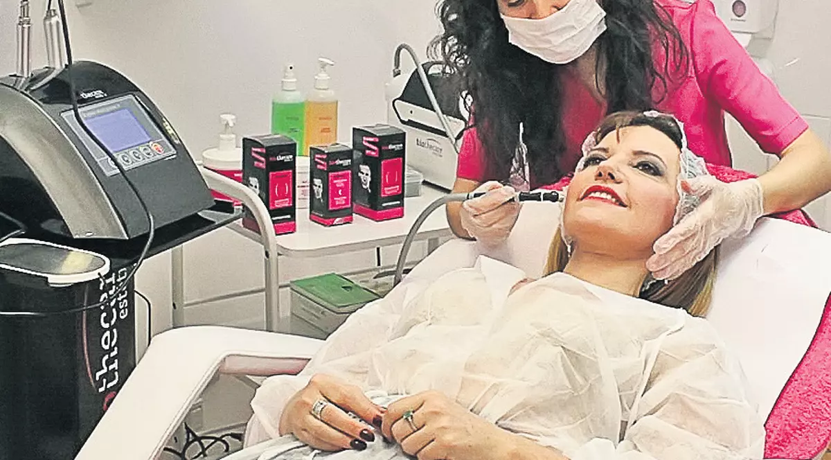 Marina se întinerește cu pulbere de diamant!