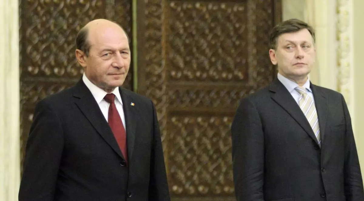 Crin Antonescu, luat în VIZOR de Traian Băsescu: „Şi-a luat rolul mincinosului”