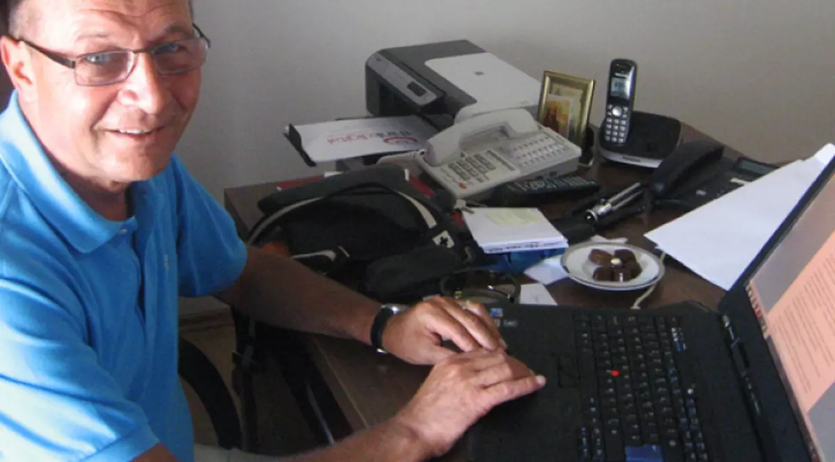 Traian Băsescu, primul scriitor al ţării! Vezi volumul în care se găseşte semnătura preşedintelui