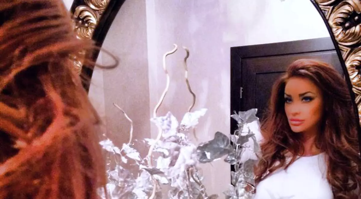 Bianca Drăgușanu DĂ DIN CASĂ! Uite ce a făcut în noaptea de Revelion! | FOTO INEDIT