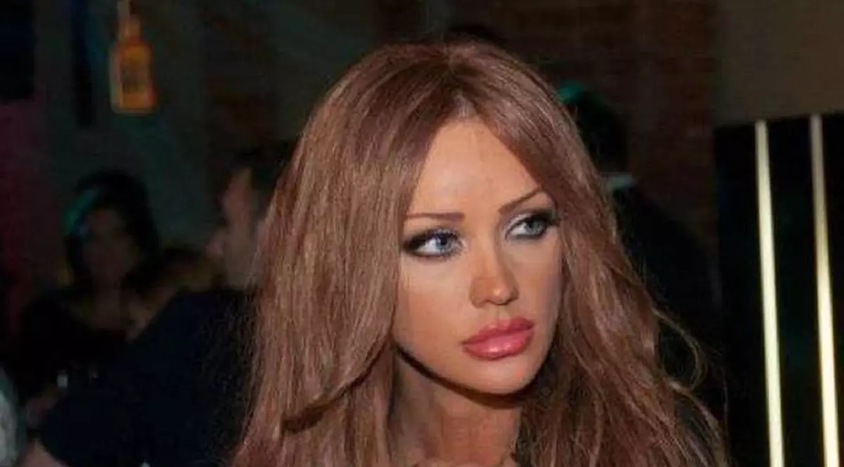 Bianca Drăguşanu STÂRNEŞTE FANTEZIILE EROTICE în rândul bărbaţilor! Vezi cărui stilist celebru I-A RUPT INIMA roşcata