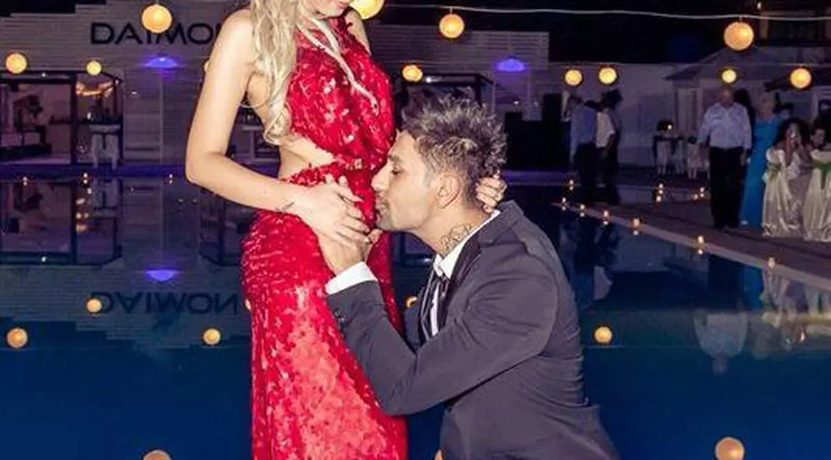 CONNECT-R A DEVENIT TĂTIC! Soţia lui a născut o fetiţă | VEZI AICI PRIMA FOTOGRAFIE CU MICUŢA