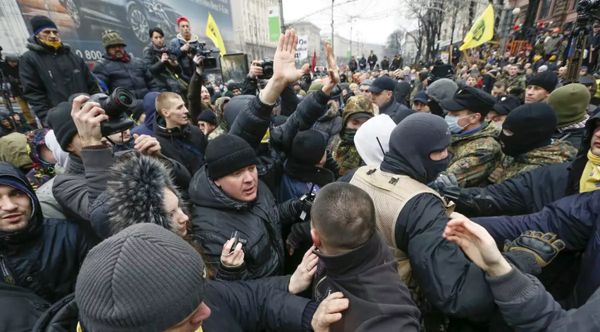 Proteste de amploare în Ucraina! 200.000 de oameni au ieşit în stradă la Kiev!
