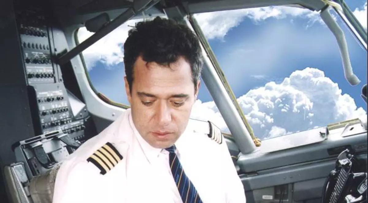 ADRIAN IOVAN, UNUL dintre cei MAI EXPERIMENTAŢI PILOŢI, cu peste 16.000 de ore de zbor şi 38 de ani vechime