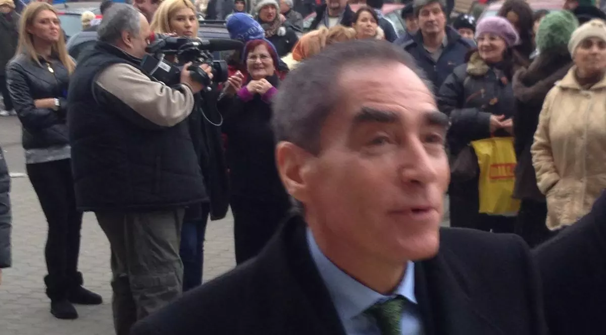 REACŢIA INCREDIBILĂ PE CARE A AVUT-O PETRE ROMAN CÂND ŞI-A VĂZUT FIICA LA CUNUNIA CIVILĂ!