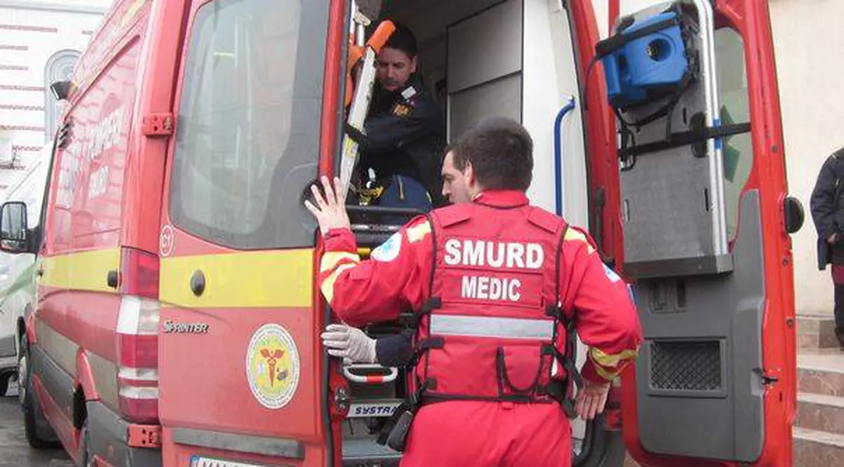 Opt persoane au fost rănite într-un accident în care a fost implicată și o mașină de ”Școală”