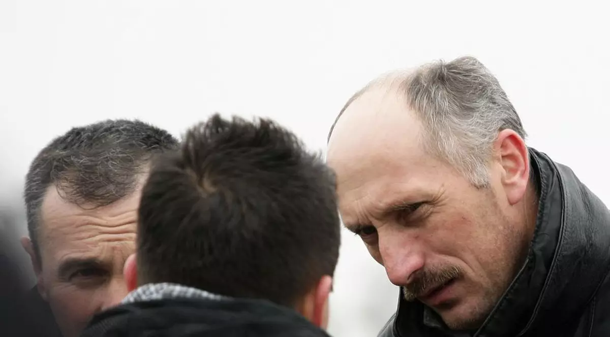 RESPECT MOŢILOR SALVATORI!