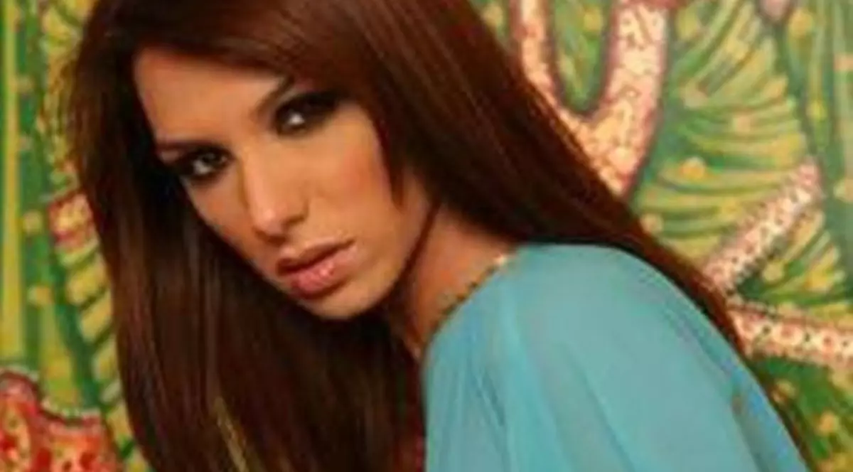 SORANA EX-ASIA E FRUMOASĂ, DAR STAI SĂ VEZI CÂT DE BINE ARATĂ ŞI MAMA EI!