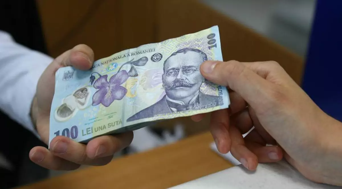 Un student i-a dat ani la rând şpagă secretarei Facultăţii de Drept din Craiova, fără să ştie că este exmatriculat