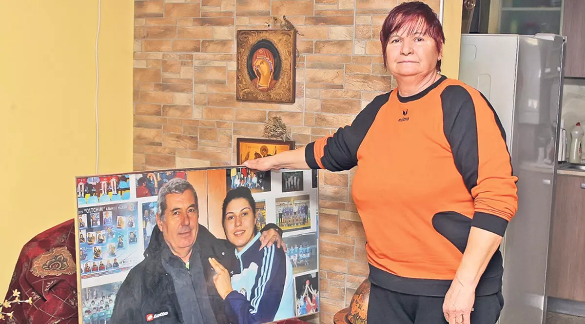 Blestem! Mariana Manea e disperată: soţul ei, fost fotbalist, decedat, are de luat 6.000 € de la Sportul, fata - handbalistă, e neplătită de trei luni