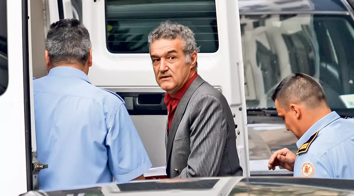 Gigi Becali se tratează pentru a putea munci în afara închisorii