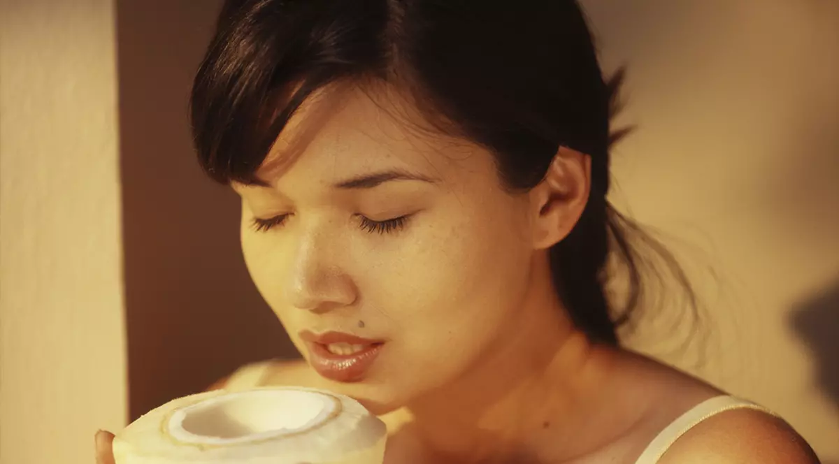 Ţi-ai bea propria urină? Vezi ce presupune urinoterapia