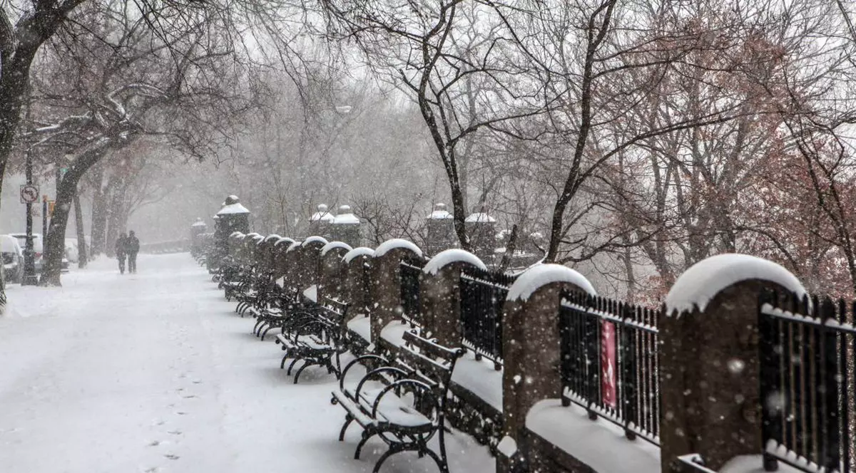 Incredibil! A născut o fetiţă pe o sanie, în drum spital | VIDEO