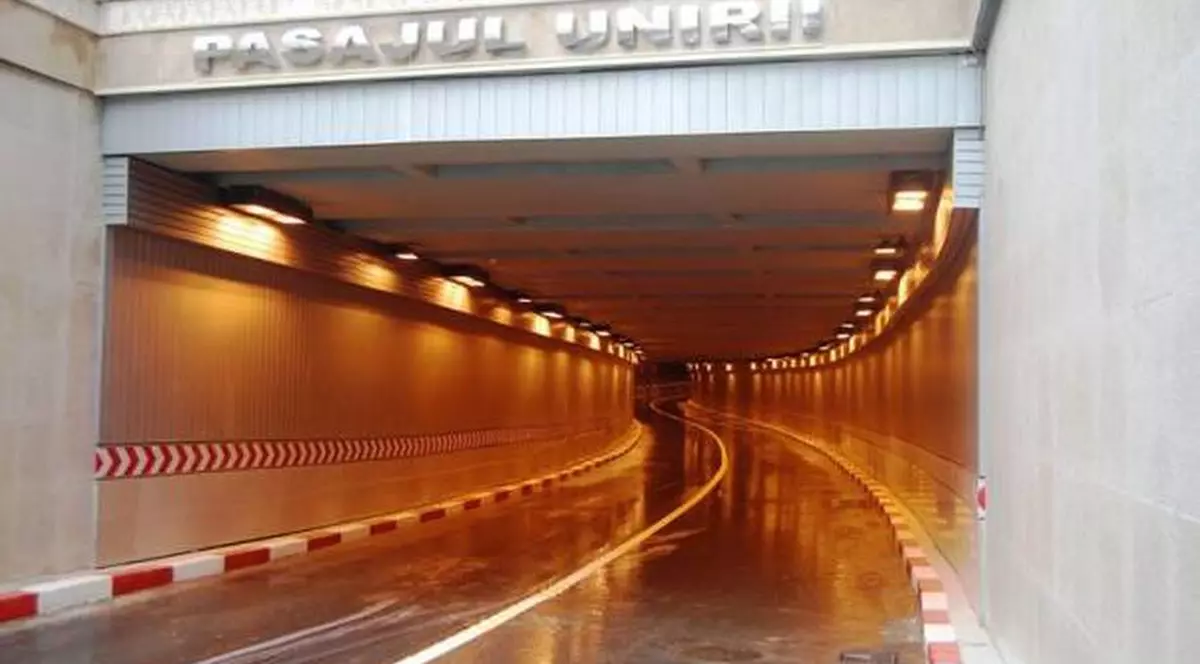 Accident în Pasajul Unirii. Cinci mașini au fost implicate