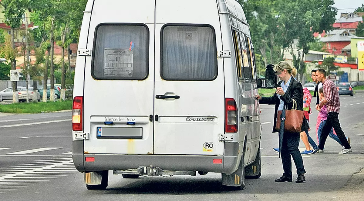 INCREDIBIL! În timp ce ministrul se laudă că investeşte în infrastructura din învăţământ... profesorilor nu li se dau banii de navetă!