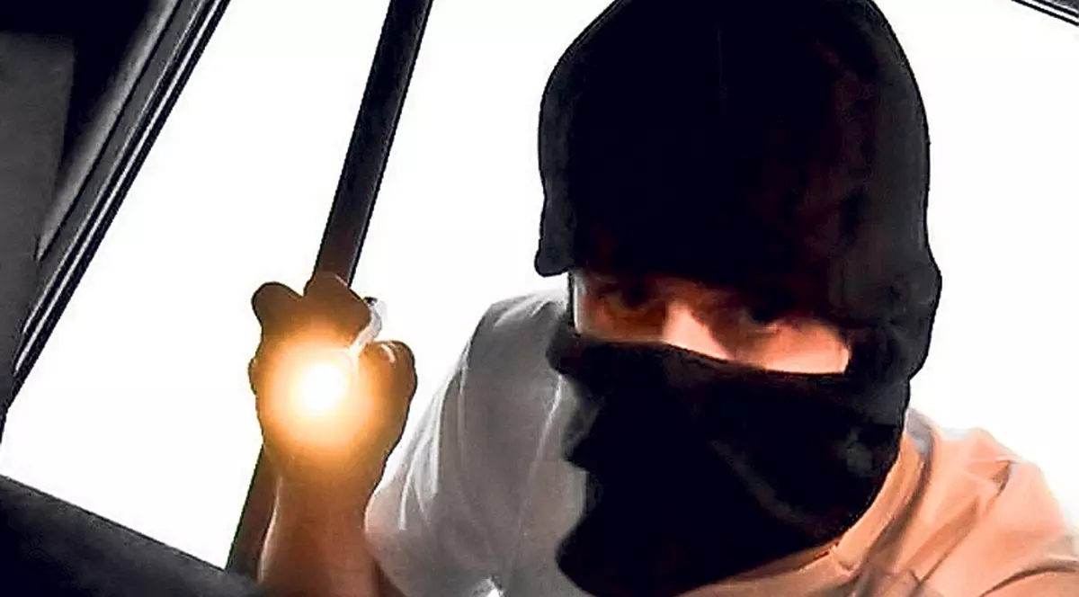 Amănunte picante în cazul unei bande de spărgători din nordul Capitalei: hoţii îşi şcoleau copiii la furturi!