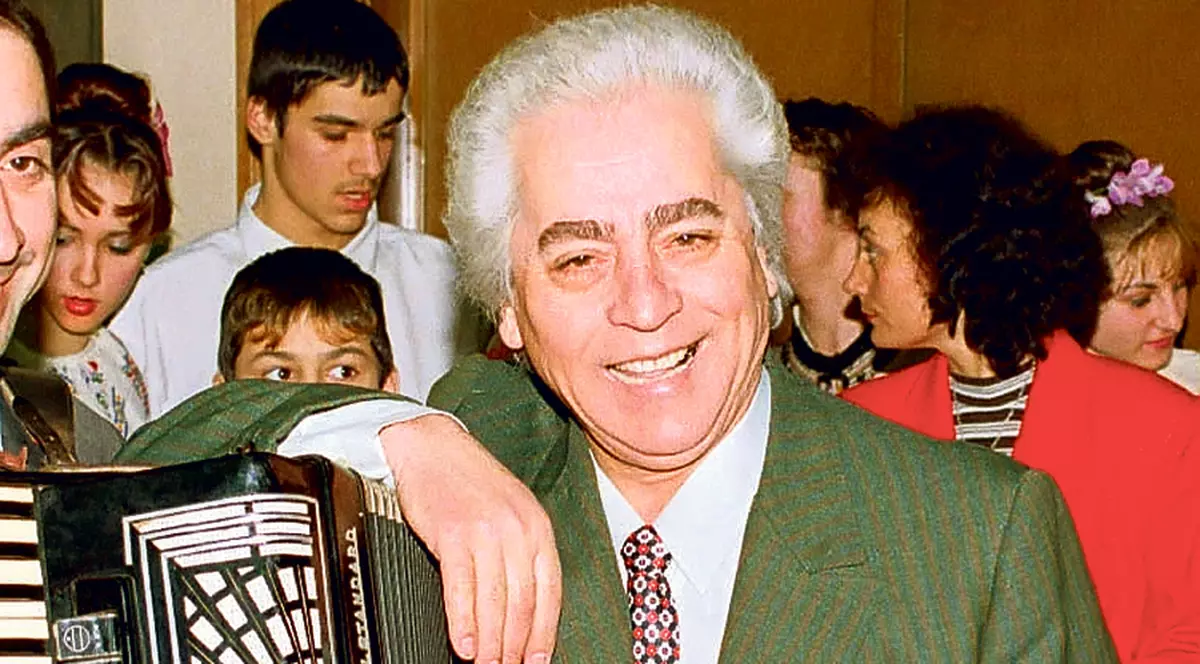 Ion Lăceanu, solistul cu cea mai bogată podoabă capilară, nu foloseşte pic de şampon