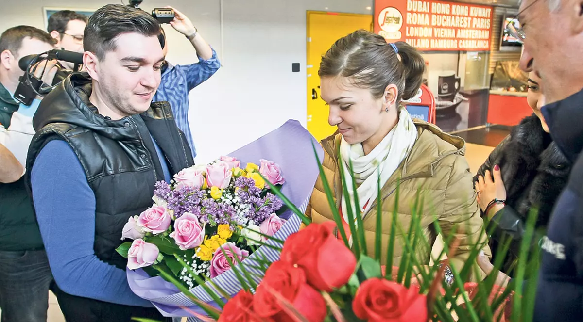 EXCLUSIV | Nicolae e «hamalul» Simonei HALEP! Iată motivul pentru care fratele sportivei îi cară geanta cu echipamentul de tenis