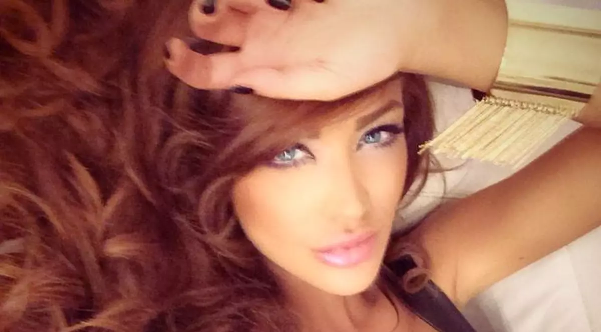 E ATÂT DE SLABĂ încât ÎŞI PERMITE! Iată CE A FĂCUT Bianca Drăguşanu LA MIEZUL NOPŢII