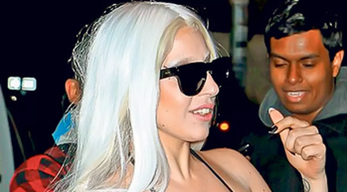 LADY GAGA, aproape GOALĂ la -5 grade