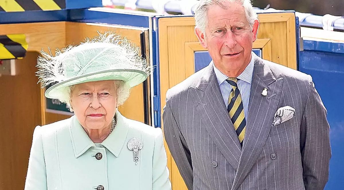 Regina Elisabeta a II-a şi prinţul Charles câştigă 200.000 £ de pe urma chiriaşilor săraci