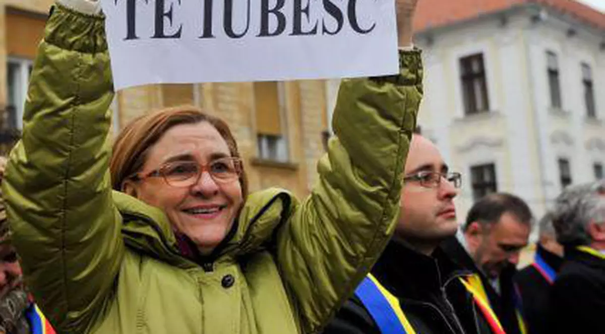 ÎŢI STĂ MINTEA-N LOC! Maria Grapini, MINISTRUL GAFELOR LINGVISTICE:"Am fost olimpică la Limba Română" | FOTO