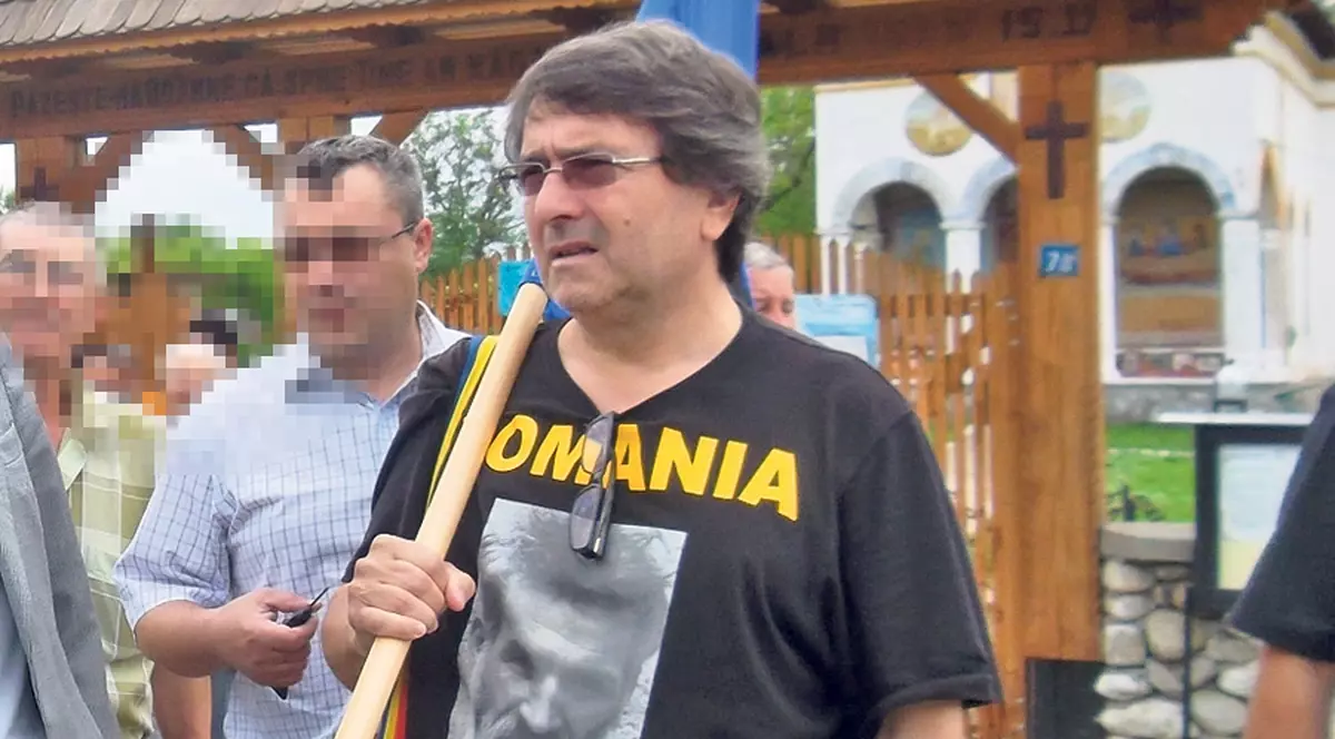 Creaţiile lui Brâncuşi, pe cale să devină nişte ruine! Scriitorul Laurian Stănchescu: «V-aţi bătut joc de Poarta Sărutului!»