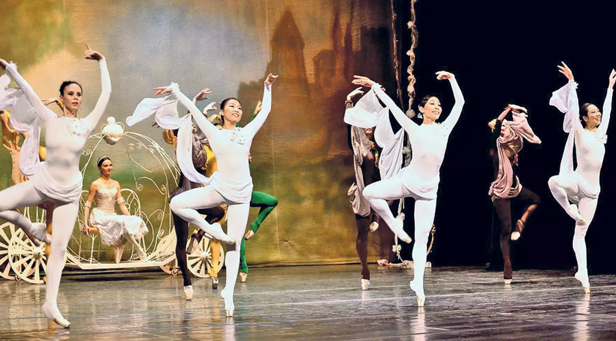 Cenuşăreasa e asiatică la Constanţa! Opt japonezi şi o coreeancă fac parte din corpul de balet al Companiei de Teatru Oleg Danovski