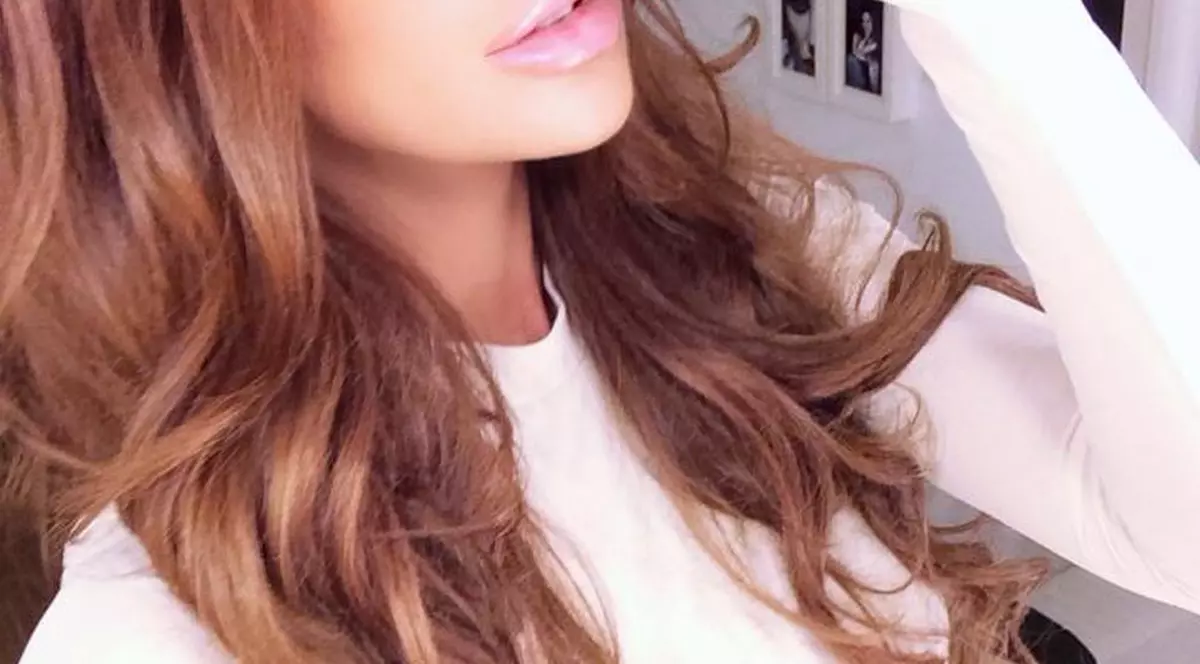 RAR O VEZI AŞA pe Bianca Drăguşanu. NEMACHIATĂ şi RĂVĂŞITĂ, roşcata pare că s-a împăcat cu soarta l FOTO