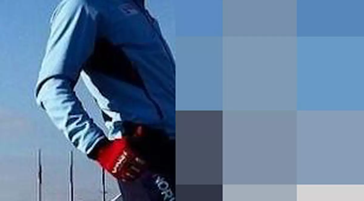 AȘA CEVA?!? Uite cum s-a fotografiat un sportiv cu TORȚA OLIMPICĂ! FOTO ÎN ARTICOL