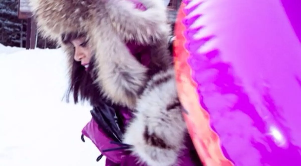 Rihanna, cu colacul pe pârtie, de ziua ei! FOTO