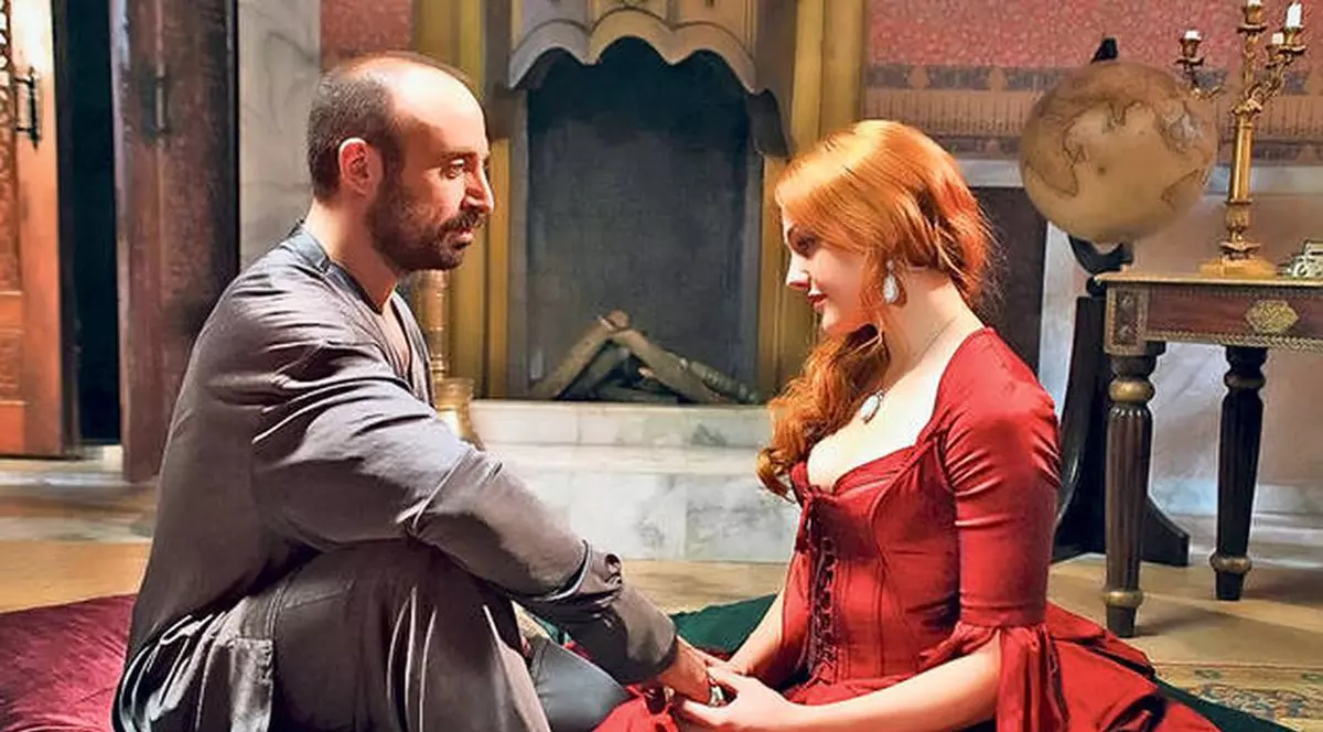 Meryem Uzerli, interpreta Sultanei Hurrem, A DAT O SUPER LOVITURĂ! Actriţa va primi 1,5 milioane de dolari